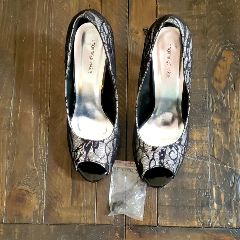 Shoes size 8.5